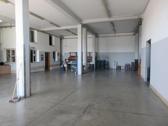 Locali deposito in vendita