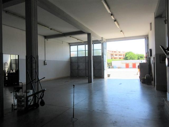 Locali deposito in vendita