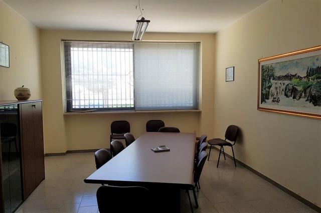 #11089 Capannone con laboratorio, negozio e zona uffici in vendita - foto 4