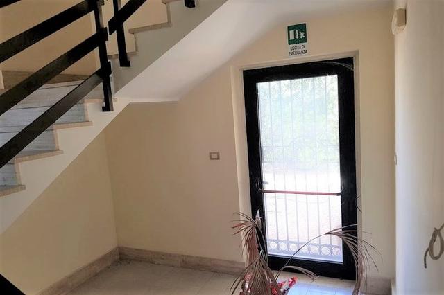 #11089 Capannone con laboratorio, negozio e zona uffici in vendita - foto 10
