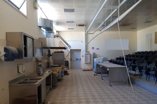 #11089 Capannone con laboratorio, negozio e zona uffici in vendita - foto 15