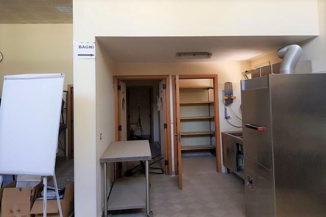 #11089 Capannone con laboratorio, negozio e zona uffici in vendita - foto 16
