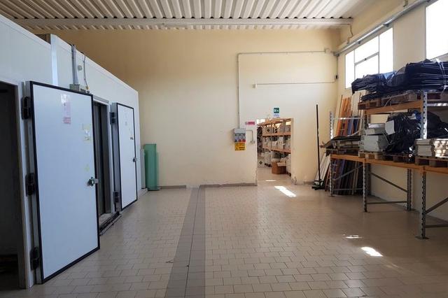 #11089 Capannone con laboratorio, negozio e zona uffici in vendita - foto 18