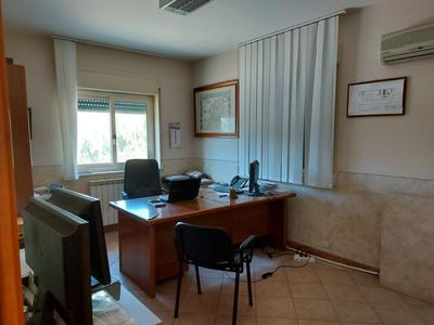 Con servizi in vendita