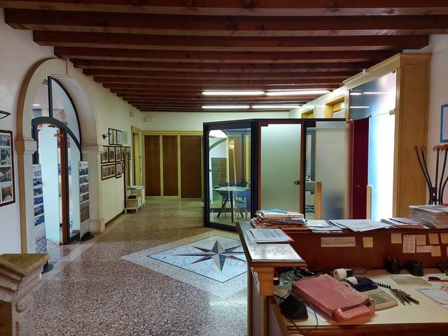 #11175 Uffici su tre piani e parcheggi privati in vendita - foto 4