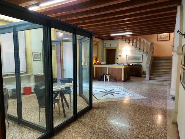 #11175 Uffici su tre piani e parcheggi privati in vendita - foto 5