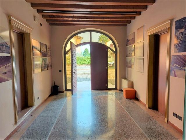 #11175 Uffici su tre piani e parcheggi privati in vendita - foto 6