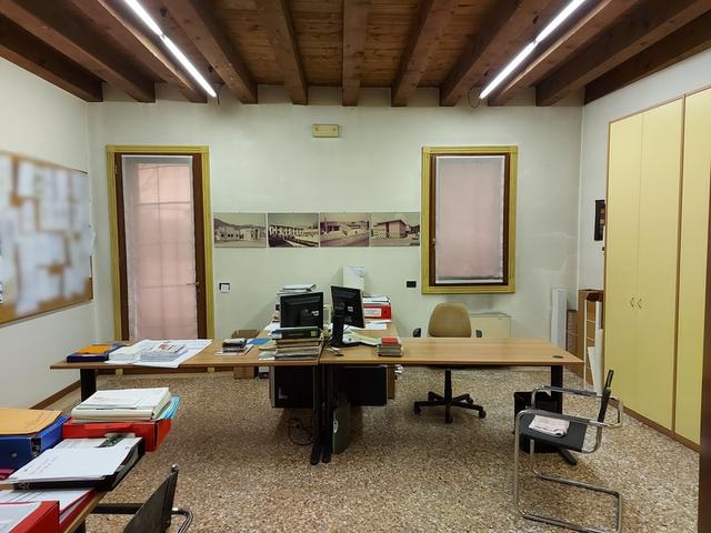 #11175 Uffici su tre piani e parcheggi privati in vendita - foto 10
