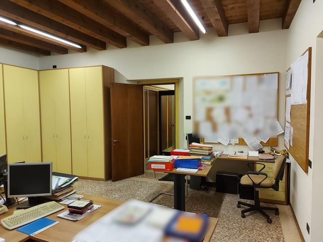 #11175 Uffici su tre piani e parcheggi privati in vendita - foto 11