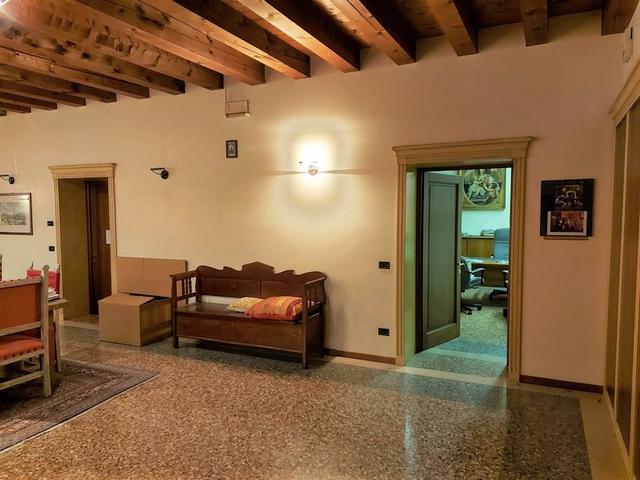 #11175 Uffici su tre piani e parcheggi privati in vendita - foto 14