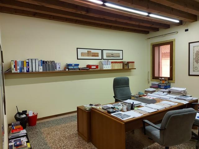 #11175 Uffici su tre piani e parcheggi privati in vendita - foto 16