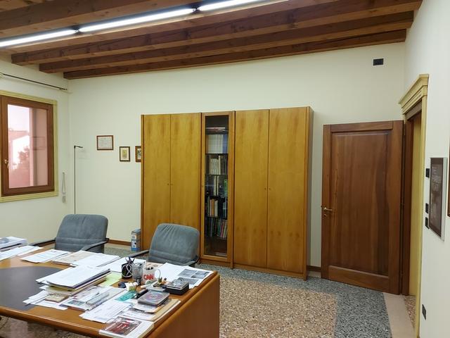 #11175 Uffici su tre piani e parcheggi privati in vendita - foto 17