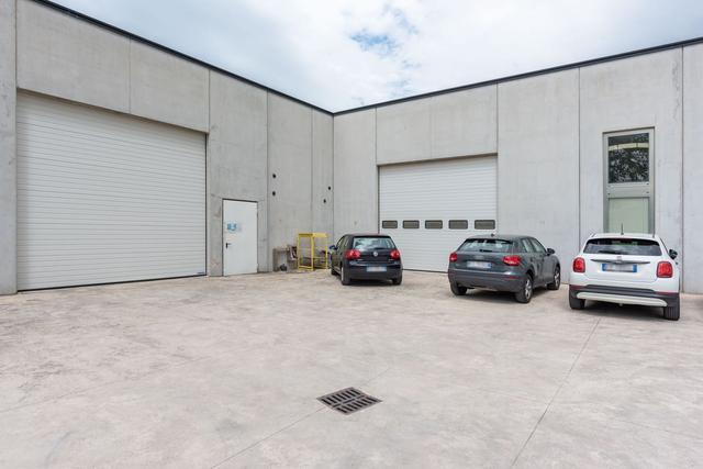 #11681 Capannone produttivo con area esclusiva in vendita - foto 4