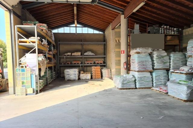 #11761 Complesso commerciale con garage e magazzini in vendita - foto 5