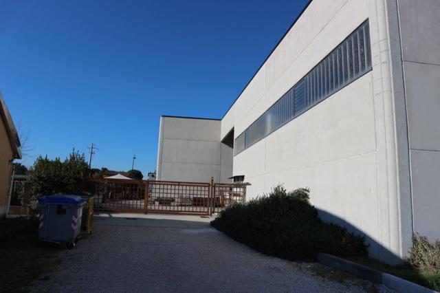 Con servizi in vendita