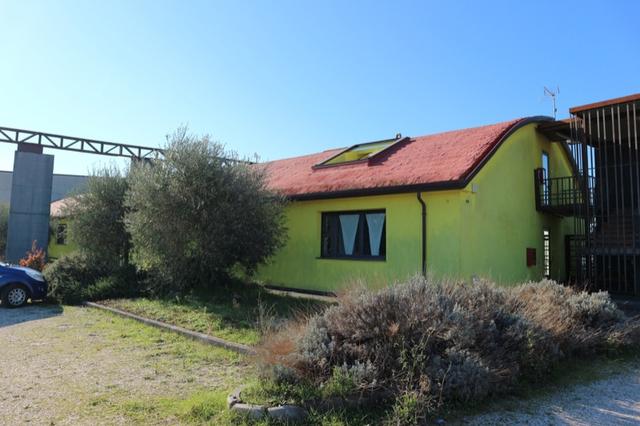 Con servizi in vendita