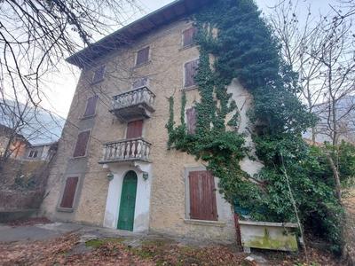 Palazzi in vendita