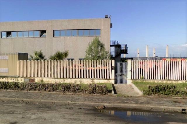 #12844 Capannone artigianale con piazzale privato in vendita - foto 2