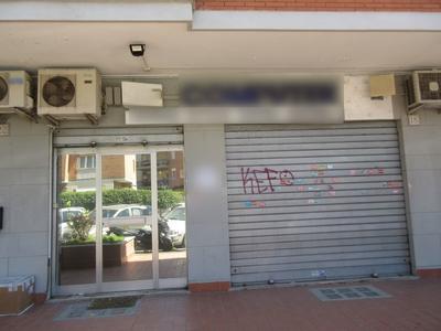 Negozi in vendita