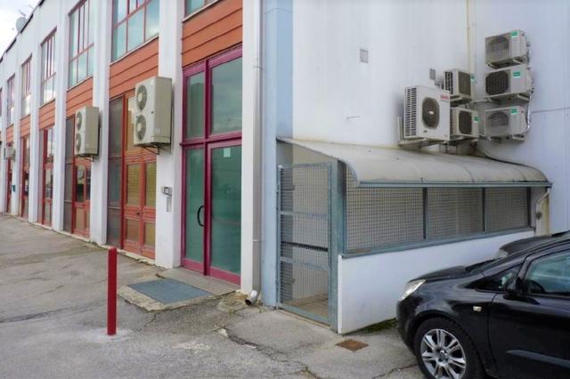 Locali deposito in vendita