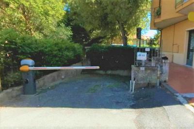 Garage in vendita