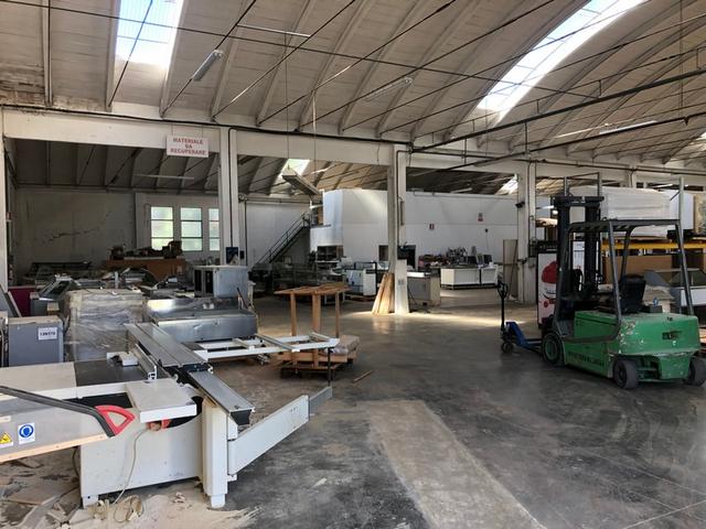 Fabbricati industriali in vendita