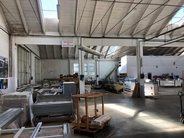 Fabbricati industriali in vendita
