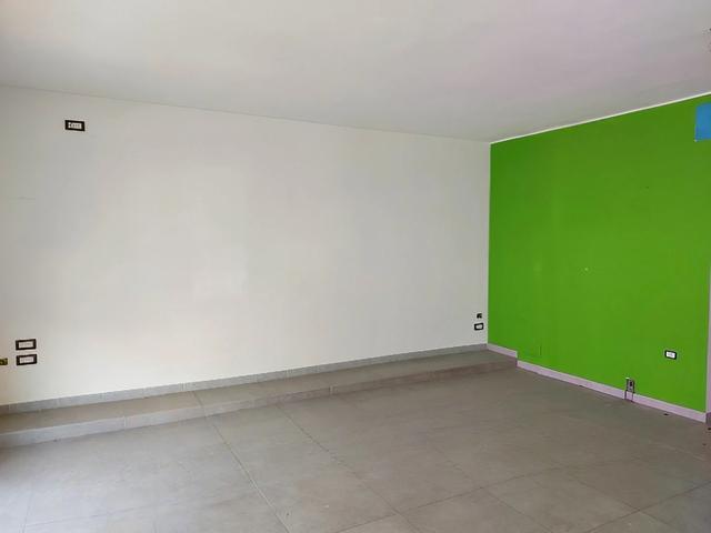 #13400 Negozio su due livelli in zona centrale in vendita - foto 2