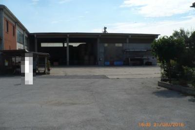 Locali deposito in vendita