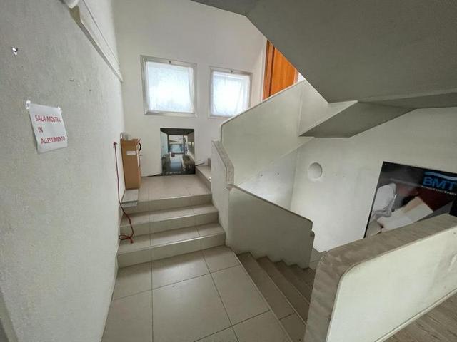#13926 Unità commerciale su quattro piani in vendita - foto 8