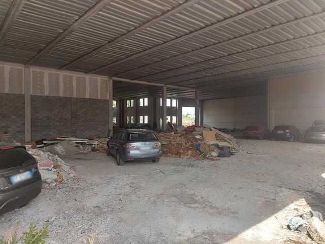 Con servizi in vendita