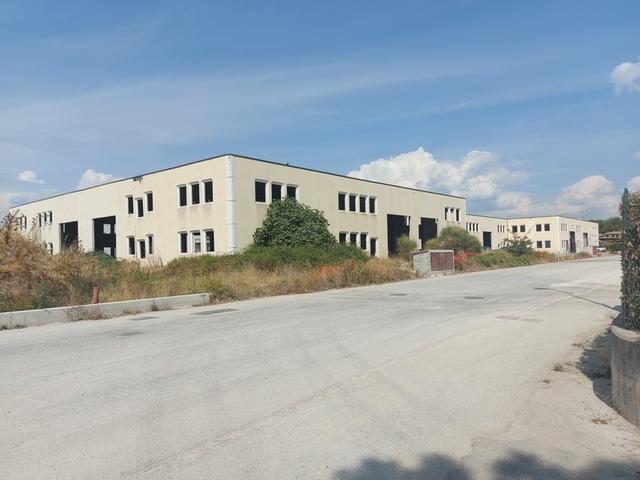 Con servizi in vendita