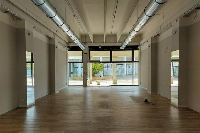 #14440 Parco commerciale con locali grezzi e terreni in vendita - foto 4
