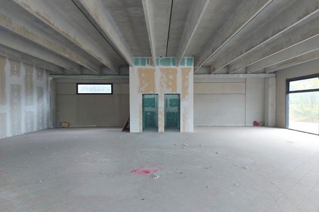 #14440 Parco commerciale con locali grezzi e terreni in vendita - foto 16