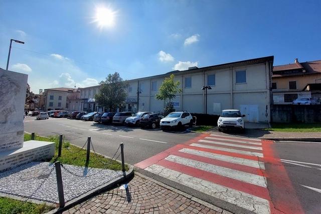 #14495 Complesso commerciale con depositi esterni in vendita - foto 2