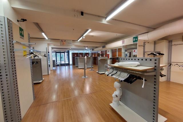 #14497 Complesso commerciale e ampio parcheggio in vendita - foto 2