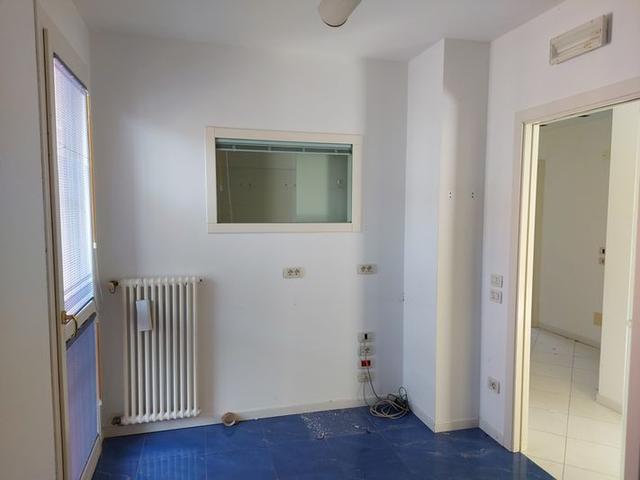 #14589 Due uffici adiacenti con garage e cantina in vendita - foto 3