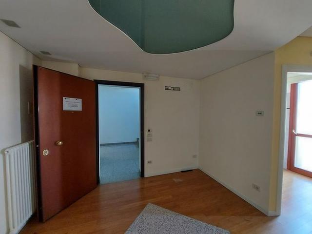 #14589 Due uffici adiacenti con garage e cantina in vendita - foto 6
