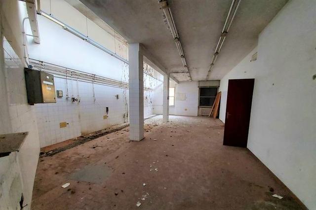 #14679 Capannone con aree urbane e parcheggio in vendita - foto 9