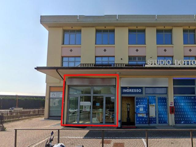 #14712 Locale commerciale con autorimesse in vendita - foto 1