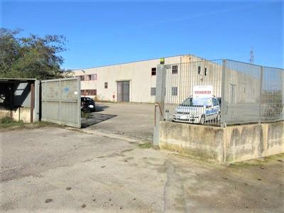 Fabbricati industriali in vendita