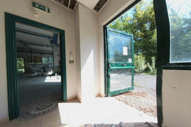 Laboratori in vendita