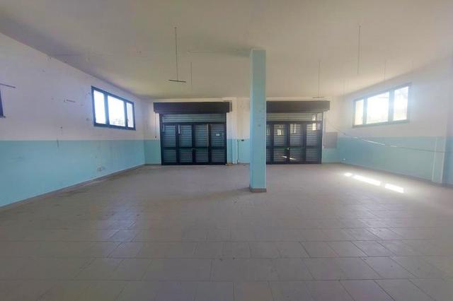 #14842 Locale artigianale in duplex con pertinenze in vendita - foto 2