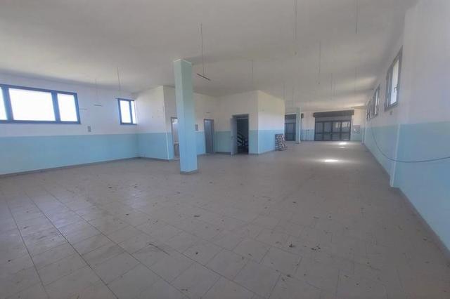 #14842 Locale artigianale in duplex con pertinenze in vendita - foto 4