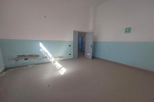 #14842 Locale artigianale in duplex con pertinenze in vendita - foto 13