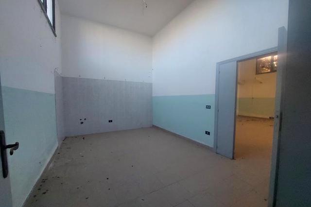 #14842 Locale artigianale in duplex con pertinenze in vendita - foto 15