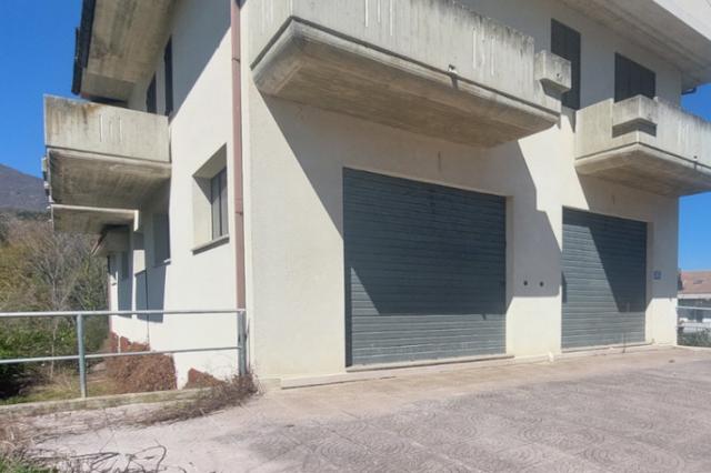 #14842 Locale artigianale in duplex con pertinenze in vendita - foto 18