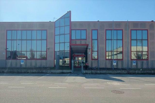 Con servizi in vendita
