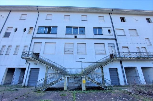 #14914 Albergo da ristrutturare e terreno sportivo in vendita - foto 9