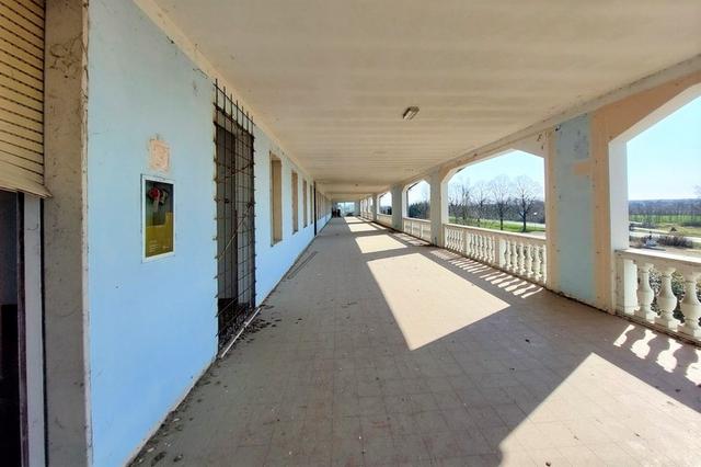 #14914 Albergo da ristrutturare e terreno sportivo in vendita - foto 10